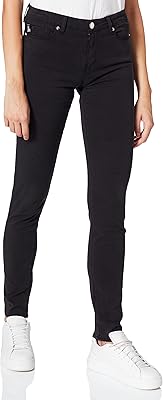 Denim gabardine slim 5 poches pour femme, avec accents métalliques en nickel galvanique, étiquette logo sur la 5ème poche et pantalon décontracté. DIAYTAR COTE D'IVOIRE est la référence en matière de commerce électronique en Côte d'Ivoire, avec une large gamme de produits disponibles en ligne. Elle est connue pour sa qualité de service, son équipe de professionnels dédiés et sa capacité à innové constamment. DIAYTAR COTE D'IVOIRE est ainsi devenue la destination incontournable pour les acheteurs en ligne en Côte d'Ivoire.