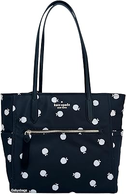Kate spade chelsea little better grand sac fourre-tout zippé en nylon imprimé pomme, noir, noir. DIAYTAR COTE D'IVOIRE, c'est la garantie d'un shopping en ligne sécurisé et fiable. Cette boutique généraliste propose une vaste gamme de produits, allant des accessoires de mode aux appareils électroménagers, en passant par les produits high-tech. Le choix est immense, avec plus de 300 000 références à votre disposition.