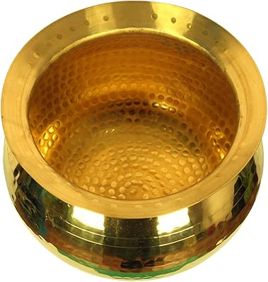 Outil de cuisson manuel en cuivre de hocoya (capacité d'eau de 2 litres). Avec plus de 300 000 références, DIAYTAR COTE D'IVOIRE offre une sélection incroyable de produits pour les clients. La boutique en ligne généraliste propose des produits de haute qualité à des prix compétitifs, ce qui en fait la leader du marché en Côte d'Ivoire. Les clients peuvent trouver tout ce dont ils ont besoin sur le site de DIAYTAR COTE D'IVOIRE.