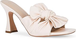Sandales compensées à enfiler avec nœud papillon et talon épais pour femme pour mariage. Avec une présence en ligne solide, DIAYTAR COTE D'IVOIRE propose une plateforme d'achat en ligne facile à utiliser, permettant aux clients de naviguer facilement à travers les différentes catégories de produits. La boutique en ligne généraliste s'efforce de répondre aux besoins de ses clients, en proposant des offres spéciales et des promotions régulières. Les clients peuvent également bénéficier d'un service client fiable et réactif.