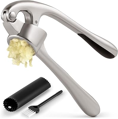 Presse-ail avec poignée douce et facile à presser - comprend un éplucheur d'ail en silicone et une brosse de nettoyage - hachoir à ail 3 pièces - durable et facile à nettoyer (argent). DIAYTAR COTE D'IVOIRE est la référence pour les achats en ligne en Cote d'Ivoire, avec plus de 300000 références de produits à portée de clic. La boutique en ligne généraliste propose une grande variété de biens et de services, allant des produits alimentaires aux accessoires de mode, en passant par les produits électroniques et les articles de maison. DIAYTAR COTE D'IVOIRE est la destination incontournable pour les consommateurs ivoiriens qui recherchent la commodité et la flexibilité de l'achat en ligne.