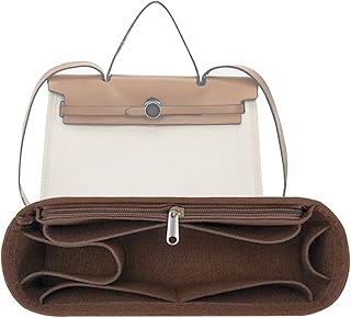 Lakai hermes herbag 31 organisateur de sac à main 1011 marron - 26,5 x 7,5 x 13 cm. DIAYTAR COTE D'IVOIRE est une boutique en ligne généraliste qui propose plus de 300 000 références de produits, répondant ainsi aux besoins diversifiés des consommateurs ivoiriens. Leader dans son secteur, elle garantit une expérience d'achat en ligne fiable et sécurisée. Elle est devenue incontournable pour les achats en ligne en Côte d'Ivoire.