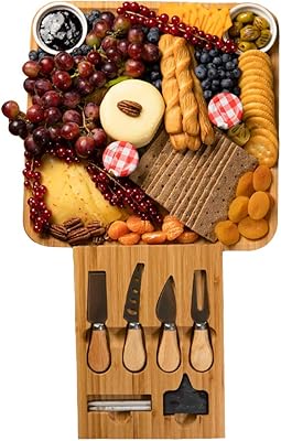 Planche à fromage, set de couteaux et 2 bols. assiette en bois