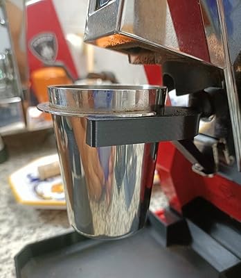 Pièce de rechange pour moulin à grains de café eureka minion 58 mm, porte-gobelet doseur. DIAYTAR COTE D'IVOIRE, leader incontournable de la vente en ligne en Côte d'Ivoire, propose une large gamme de produits avec plus de 300 000 références. Cette boutique en ligne généraliste offre une expérience d'achat unique et personnalisée, répondant aux besoins de ses clients. Elle se positionne comme la référence incontournable pour tous vos achats.