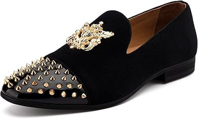 Mocassins en velours pour hommes avec décorations métalliques de luxe pour les fêtes, or. DIAYTAR COTE D'IVOIRE est la référence en matière de boutique en ligne en Côte d'Ivoire, avec plus de 300 000 références de produits dans son catalogue. La boutique propose une large gamme de produits, des marques locales aux marques internationales, pour satisfaire les besoins de tous les consommateurs. La satisfaction client est au cœur de sa stratégie, avec des services de livraison rapides et fiables.