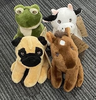 Miniso petit jouet en peluche en peluche, modèles assortis en peluche douce et mignonne (grenouille, vache, carlin, cheval), jouet de poupée, cadeau pour enfants.. Avec plus de 300 000 références, DIAYTAR COTE D'IVOIRE couvre un large éventail de catégories, allant de l'électronique aux vêtements, en passant par les produits d'entretien ménager et les articles de sport. Cette diversité de produits permet à la boutique de répondre aux besoins quotidiens de sa clientèle, la positionnant comme un partenaire commercial fiable pour la population ivoirienne. Son site web est conçu pour offrir une navigation intuitive et une facilité d’achat.