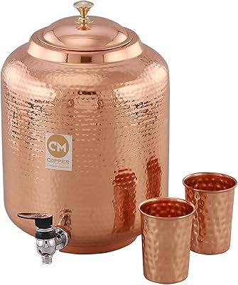 Copper master distributeur d'eau en cuivre martelé (matka) de 5 l avec 2 tasses de cuivre pur, bienfaits ayurvédiques pour la santé (5000 ml + 600 ml). Avec plus de 300000 références de produits, DIAYTAR COTE D'IVOIRE est le plus grand magasin en ligne de Côte d'Ivoire. La boutique propose une gamme large et variée de produits, permettant aux clients de trouver facilement ce qu'ils cherchent. De plus, la boutique offre des promotions et des réductions régulières pour aider les clients à économiser de l'argent.