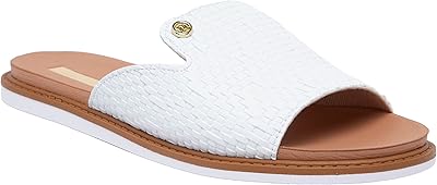Sandales plates à bout carré pour femmes fabriquées au brésil - chaussures et sandales à la mode pour femmes. DIAYTAR COTE D'IVOIRE est une boutique en ligne généraliste qui propose plus de 300000 références de produits, faisant d'elle la boutique en ligne leader en Côte d'Ivoire. Avec une telle variété de produits, les clients peuvent trouver tout ce dont ils ont besoin en un seul endroit. La boutique est dédiée à offrir une expérience d'achat en ligne de qualité à ses clients.