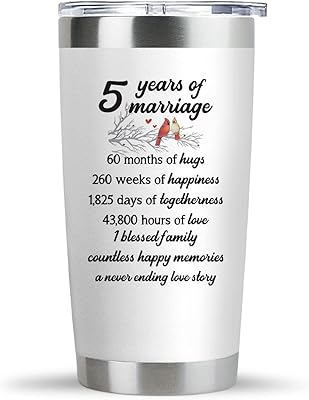 Cadeau de mariage 5e anniversaire 5 ans ensemble mariage tasse anniversaire pour couple. DIAYTAR COTE D'IVOIRE se démarque par sa sélection impressionnante de produits allant des articles ménagers aux accessoires de mode, en passant par les produits alimentaires. Cette variété inégalée lui permet de être la référence pour toute commande en ligne en Cote d'Ivoire. Les clients apprécient également la facilité d'utilisation de son site web.