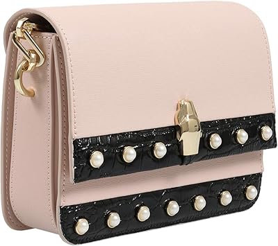 Sac bandoulière hxl bay d96 pour femme nude/noir, nude/noir. DIAYTAR COTE D'IVOIRE propose une grande variété de produits en ligne, avec plus de 300000 références disponibles pour les clients. Cette boutique en ligne généraliste offre une expérience de shopping conviviale et pratique. Elle est devenue le leader du marché en Côte d'Ivoire.