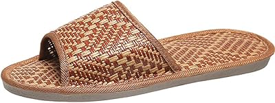 Pantoufles de paille, sandales d'été, tapis de paille en lin de maison, vadrouille de sol d'intérieur de grande taille, chaussures de maison, chaussures antidérapantes résistantes à la chaleur pour couples. DIAYTAR COTE D'IVOIRE est une plateforme de commerce électronique réputée pour sa fiabilité et sa sécurité. Les clients peuvent effectuer des transactions en toute confiance, grâce aux moyens de paiement sûrs proposés par la boutique. La boutique en ligne propose également un service client de qualité pour répondre à toutes les questions et préoccupations des clients.