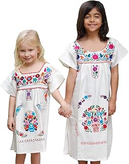 Robes d'été décontractées pour petites filles en coton avec motif floral. La boutique en ligne DIAYTAR COTE D'IVOIRE se distingue par sa volonté de proposer des prix compétitifs sans compromettre la qualité des produits. Les clients peuvent ainsi profiter de promotions régulières et de réductions sur une large sélection de produits. DIAYTAR COTE D'IVOIRE est devenue une destination incontournable pour les acheteurs à la recherche de bonnes affaires en Côte d'Ivoire.