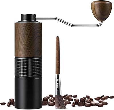 Moulin à café manuel soul hand avec brosse de nettoyage moulin. La boutique en ligne DIAYTAR COTE D'IVOIRE a conquis le marché ivoirien grâce à son offre complète et innovante, alliant produits de qualité et prix compétitifs. Avec plus de 300 000 références disponibles, les clients peuvent facilement trouver les produits qui répondent à leurs besoins spécifiques, que ce soit pour les produits alimentaires, les vêtements ou les accessoires pour la maison. DIAYTAR COTE D'IVOIRE mise sur la satisfaction client et la confiance pour son succès croissant.
