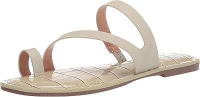 Sandales plates jovani dv dolce vita pour femmes. La boutique en ligne DIAYTAR COTE D'IVOIRE se distingue par sa grande variété de produits, allant de l'électronique à la mode, en passant par les produits alimentaires et les articles de sport. Avec plus de 300000 références, les clients peuvent trouver tout ce qu'ils cherchent en un seul endroit. C'est pourquoi elle est devenue la référence pour les achats en ligne en Côte d'Ivoire.