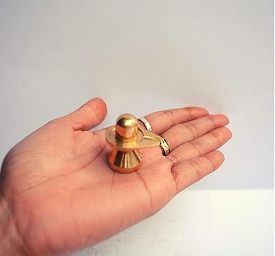 Statue de la famille murti idol shiva shiv parivar en métal et laiton (1,25" - 55 g) décor culte du seigneur shankar ganesh parvati et shiv lingam décoration d'intérieur hindoue cadeau. Avec plus de 300 000 références, DIAYTAR COTE D'IVOIRE est la destination idéale pour les clients ivoiriens qui cherchent à faire des achats en ligne. La boutique en ligne propose des produits de qualité à des prix compétitifs, ce qui en fait une option attrayante pour les consommateurs. Les clients peuvent choisir parmi une variété de catégories de produits pour trouver ce qu'ils cherchent.