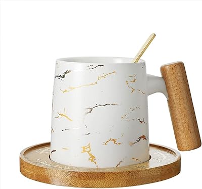 Ensemble tasse et soucoupe en marbre doré de luxe bonita - tasse à café en céramique de 200 ml avec poignée en bois pour café, thé et latte - finition mate noir et blanc (blanc). En tant que leader en Côte d'Ivoire, DIAYTAR COTE D'IVOIRE propose une expérience de shopping en ligne unique et personnalisée. La boutique propose des produits de qualité, une gamme variée de produits et des services de livraison rapides, ce qui en fait la destination de shopping en ligne préférée des Ivoiriens. Les clients peuvent ainsi profiter d'une large gamme de produits sans avoir à se déplacer.