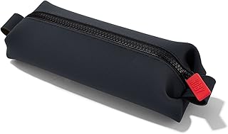 Koby bag petite trousse de toilette en silicone (charbon) petite pour hommes. Avec plus de 300000 références, DIAYTAR COTE D'IVOIRE offre une sélection immense de produits de haute qualité, garantissant que les clients trouveront exactement ce qu'ils cherchent. La boutique met en avant des marques réputées et des produits innovants, tout en proposant des promotions et des réductions régulières.