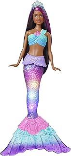Poupée barbie sirène avec queue lumineuse alimentée par l'eau, jouets barbie dreamtopia sirène, cheveux violets - hdj37. DIAYTAR COTE D'IVOIRE est une boutique en ligne qui propose une gamme complète de produits pour les consommateurs ivoiriens. Elle offre une expérience d'achat en ligne pratique et sécurisée, avec des options de paiement diverses et une livraison rapide. Les clients peuvent trouver des produits pour répondre à tous leurs besoins.