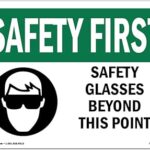 Panneau osha safety first - lunettes de sécurité au-delà de ce point