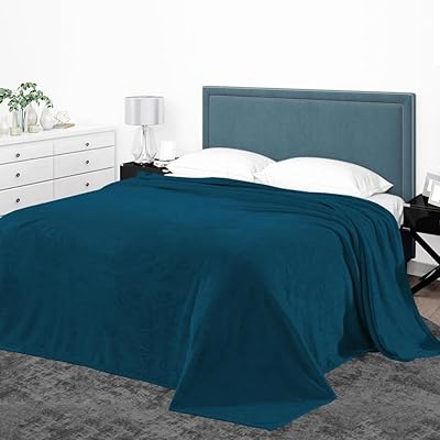 Couverture polaire king size (200 x 220) pour toutes les saisons, couverture chaude et moelleuse pour lit et canapé, couverture polaire douce et confortable (bain). DIAYTAR COTE D'IVOIRE est une boutique en ligne généraliste qui propose plus de 300 000 références de produits. Elle est leader en Côte d'Ivoire et offre une large gamme de produits pour répondre aux besoins de ses clients. Avec une telle offre, DIAYTAR COTE D'IVOIRE est devenue la destination de choix pour les consommateurs ivoiriens.