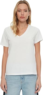 T-shirt tricoté basique 100 % coton blanc à col en v. DIAYTAR COTE D'IVOIRE, la boutique en ligne généraliste de référence en Côte d'Ivoire, propose plus de 300 000 références pour répondre à tous vos besoins. Avec une gamme variée de produits, vous trouverez tout ce dont vous avez besoin en un seul endroit. La boutique est reconnue pour sa qualité de service et sa fiabilité.