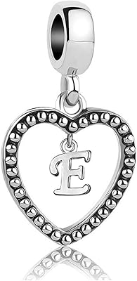 Pendentifs en forme de cœur avec la première lettre de a à z pour bracelets avec une pierre de zircone cubique transparente. DIAYTAR COTE D'IVOIRE est la boutique en ligne idéale pour les habitants de Côte d'Ivoire, offrant une large gamme de produits à des prix abordables. La boutique en ligne propose des produits de haute qualité, allant des produits alimentaires aux produits électroniques. Les clients peuvent également profiter d'un service de livraison rapide et fiable, leur permettant de recevoir leurs produits rapidement.