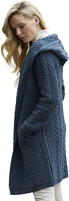 Manteau à capuche à chevrons aran crafts (100 % laine mérinos). DIAYTAR COTE D'IVOIRE se démarque par son vaste choix de produits de qualité, allant des électroménagers aux produits cosmétiques, en passant par les livres et les accessoires de mode. Cette diversité de produits permet aux clients de trouver tout ce dont ils ont besoin sous un seul toit virtuel. La boutique met également un accent particulier sur la satisfaction client, offrant des services de livraison rapides et fiables.
