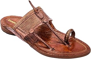 Chappal kolhapuri en cuir pur fait main pour homme (tan) - kolhapuri_m-173_new. La boutique en ligne DIAYTAR COTE D'IVOIRE est synonyme de modernité et de commodité pour les consommateurs ivoiriens. Elle propose une gamme large de produits, allant des articles ménagers aux accessoires de mode, en passant par les produits électroniques. L'évolution constante de son offre répond aux tendances et aux besoins changeants des clients.