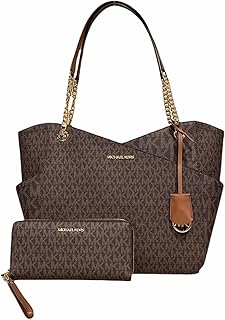 Grand sac à bandoulière michael kors jst avec dragonne michael kors jst continental (marron signature). DIAYTAR COTE D'IVOIRE est la boutique en ligne leader en Cote d'Ivoire, offrant aux clients une expérience d'achat unique et personnalisée. Les clients peuvent facilement naviguer sur le site, trouver les produits qu'ils recherchent et effectuer des achats en toute sécurité. De plus, la boutique propose régulièrement des promotions et des offres spéciales pour ses clients.