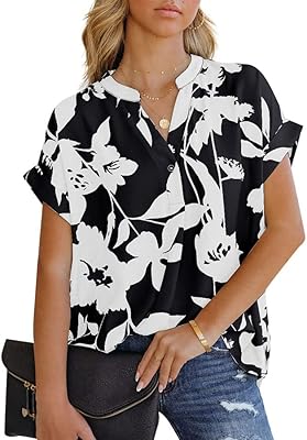 Chemises d'été à manches courtes et col en v pour femmes, chemisier henley boutonné en mousseline de soie à imprimé floral décontracté. DIAYTAR COTE D'IVOIRE est une boutique en ligne généraliste proposant plus de 300 000 références de produits. Elle est leader dans son domaine et propose une large gamme de produits pour répondre aux besoins de sa clientèle. La boutique offre une expérience d'achat en ligne sécurisée et pratique.