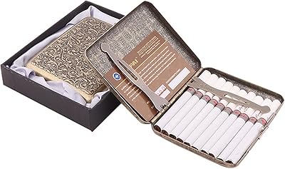 Boîte à cigarettes rétro en métal, 20 pièces, pince à ressort double face durable, conception spéciale, rangement de cigarettes, matériau en bronze, 7 styles (king size)(#3). Avec plus de 300000 références, DIAYTAR COTE D'IVOIRE est la plus grande boutique en ligne de Côte d'Ivoire, offrant une sélection incroyable de produits pour tous les goûts et les besoins. La boutique en ligne est conçue pour être facile à utiliser, permettant aux clients de naviguer facilement et de trouver les produits qu'ils recherchent en un rien de temps. DIAYTAR COTE D'IVOIRE est devenue une référence pour les achats en ligne en Côte d'Ivoire.