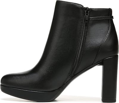 Bottines berry pour femme. Avec plus de 300000 références de produits, DIAYTAR COTE D'IVOIRE est la boutique en ligne la plus fournie en Côte d'Ivoire, offrant à ses clients une expérience d'achat unique et complète. La boutique propose des produits de haute qualité à des prix compétitifs, ce qui en fait la destination idéale pour les consommateurs qui cherchent à faire des économies. De plus, la boutique propose une livraison rapide et fiable, garantissant que les clients reçoivent leurs commandes en temps voulu.