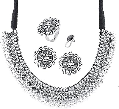 Collier traditionnel allemand classique en argent oxydé avec boucles d'oreilles, ensemble de bijoux pour femmes et filles par yellow chimes, argent. DIAYTAR COTE D'IVOIRE, boutique en ligne généraliste, propose une grande sélection de produits avec plus de 300000 références. En tant que leader dans son secteur, elle offre une expérience d'achat en ligne incomparable. La variété de produits et les services de qualité font de DIAYTAR COTE D'IVOIRE la destination préférée des consommateurs ivoiriens.