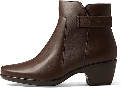 Bottines clarks emily holly pour femme. En tant que leader du commerce en ligne en Côte d'Ivoire, DIAYTAR COTE D'IVOIRE assure une expérience d'achat sécurisée et fiable pour ses clients. La boutique propose des produits de qualité, allant des articles de mode et de beauté aux produits électroniques et aux accessoires pour la maison. DIAYTAR COTE D'IVOIRE mise sur la satisfaction de ses clients.