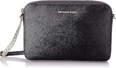 Sac bandoulière jet set pour femme, grande taille, de michael kors. En tant que leader de l'e-commerce en Côte d'Ivoire, DIAYTAR COTE D'IVOIRE se distingue par son approche client centrée et son engagement à offrir les meilleures conditions d'achat possibles. Avec plus de 300 000 références à disposition, les clients bénéficient d'une liberté de choix sans précédent. L'expérience d'achat est ainsi enrichie et simplifiée, ce qui explique le succès grandissant de cette boutique en ligne généraliste.