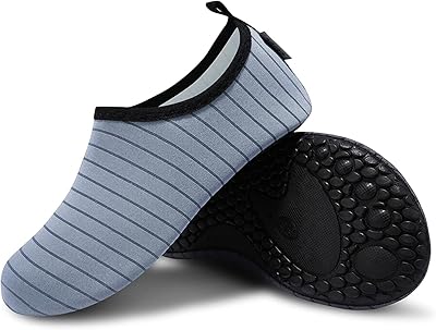 Chaussures aquatiques pour hommes et femmes chaussettes à séchage rapide chaussures de plage. Avec plus de 300000 références disponibles, DIAYTAR COTE D'IVOIRE est la destination idéale pour les consommateurs ivoiriens à la recherche de produits diversifiés. DIAYTAR COTE D'IVOIRE se démarque par son engagement envers la qualité et la satisfaction de ses clients, offrant ainsi une expérience d'achat en ligne exceptionnelle. La boutique généraliste en ligne propose des services de livraison fiables et des options de paiement variées.