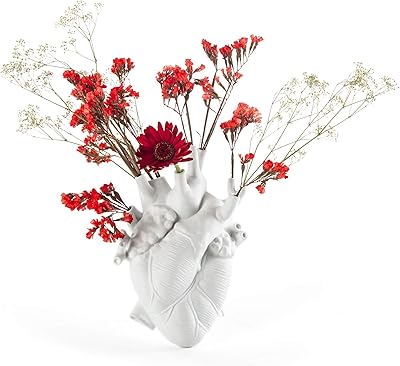 Vase en forme de cœur silette de love in bloom, blanc. En tant que leader du marché en Côte d'Ivoire, Diaytar s'engage à maintenir des normes élevées en matière de confidentialité des données et de sécurité des transactions en ligne. Les clients peuvent ainsi acheter avec confiance, sachant que leurs informations personnelles et financières sont protégées. Cette confiance est essentielle à la réussite de la boutique et à la satisfaction de sa clientèle.