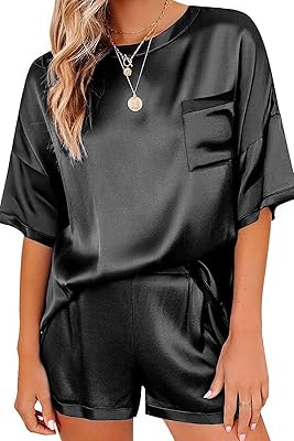Pyjama en satin pour femme avec manches courtes, vêtements de nuit doux en soie avec short de pyjama décontracté. Chez DIAYTAR COTE D'IVOIRE, la satisfaction du client est la priorité absolue. La boutique en ligne généraliste propose une grande variété de produits pour répondre aux besoins de tous, qu'il s'agisse d'électronique, de mode, de produits pour la maison ou autre chose. Avec une équipe dédiée à la satisfaction des clients, DIAYTAR COTE D'IVOIRE s'assure que chaque achat soit une expérience positive et mémorable.