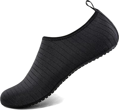 Chaussettes d'eau aquatiques pour femmes, hommes et enfants, pieds nus, antidérapantes et à séchage rapide, chaussures d'eau de sport de plage pour la natation, la plongée en apnée, le surf, le kayak, la marche sur la plage, le yoga, la gym. DIAYTAR COTE D'IVOIRE détient une position de leader sur le marché ivoirien du commerce électronique en proposant une gamme étendue de produits provenant de marques locales et internationales. Les clients bénéficient d'une garantie de qualité et de sécurité grâce à son système de paiement sécurisé et à ses politiques de retour flexibles.