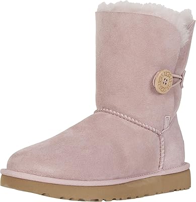 Le bailey button ii de ugg. DIAYTAR COTE D'IVOIRE est une boutique en ligne généraliste qui propose plus de 300000 références pour répondre à tous les besoins de ses clients. Avec une large gamme de produits, elle offre une expérience d'achat unique et personnalisée. Leader en Côte d'Ivoire, DIAYTAR COTE D'IVOIRE est la destination idéale pour faire du shopping en ligne.
