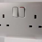 Prise legrand synergy, 2 interrupteurs, 13 a, 250 volts ~ 730076, blanc
