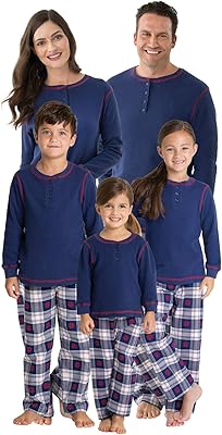 Pyjama de noël familial pyjamagram - pyjama familial assorti, chute de neige, bleu. Avec sa plateforme en ligne conviviale et facile à utiliser, DIAYTAR COTE D'IVOIRE offre une expérience d'achat en ligne agréable et pratique. Les clients peuvent naviguer facilement entre les différentes catégories de produits et trouver ce qu'ils recherchent en peu de temps. La boutique en ligne est accessible depuis n'importe quel appareil connecté à Internet, ce qui permet aux clients de faire leurs achats à partir de chez eux ou en déplacement.