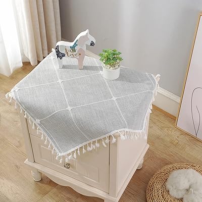 Nappe de chevet en coton et lin gris style bohème, petite nappe de chevet en maille lavable et anti-poussière pour décoration de table de nuit (carrée, 23 x 23 pouces). Avec plus de 300000 références, DIAYTAR COTE D'IVOIRE est la boutique en ligne idéale pour les habitants de Cote d'Ivoire qui cherchent à acheter en ligne. La boutique propose une grande variété de produits, allant des produits de santé aux accessoires de maison. Les clients peuvent profiter d'un service client de haute qualité et de réductions régulières.