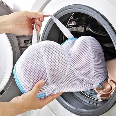 Sac de lavage de soutien-gorge, sac à linge fin pour lingerie, maille robuste avec fermeture éclair solide, organisateur de rangement de soutien-gorge de voyage prêt à être lavé (1 soutien-gorge). La boutique en ligne DIAYTAR COTE D'IVOIRE est synonyme de confiance et de qualité, avec des produits provenant de marques réputées et des petits producteurs locaux. Elle s'efforce de proposer les meilleurs prix et des promotions régulières pour satisfaire les besoins de ses clients. Grâce à son site web intuitif et à ses options de livraison rapides, DIAYTAR COTE D'IVOIRE a conquis le marché ivoirien et attire désormais des clients de toute la région.