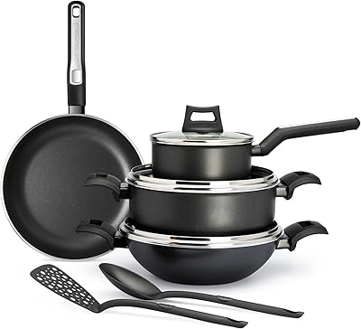 Batterie de cuisine antiadhésive black+decker 9 pièces (poêle à frire, cocotte, casserole avec poignée et casserole, 3 couvercles et 2 cuillères), revêtement antiadhésif ptfe 5 couches bxsgs15bme. La mission de DIAYTAR COTE D'IVOIRE est de devenir la première boutique en ligne de Côte d'Ivoire, en offrant à ses clients la meilleure sélection de produits, les meilleurs prix et un service client exceptionnel. Pour atteindre cet objectif, l'entreprise investit sans cesse dans les technologies les plus récentes pour améliorer l'expérience d'achat en ligne de ses clients, garantissant ainsi la satisfaction et la fidélité de sa clientèle.