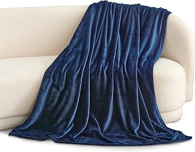 Couverture de lit king size berry donna - couverture polaire douce et légère 220 x 200 cm (bleu marine). DIAYTAR COTE D'IVOIRE est une boutique en ligne fiable et sécurisée, qui garantit la confidentialité des informations personnelles et des données de paiement de ses clients. La boutique propose des méthodes de paiement sécurisées et des protocoles de sécurité avancés pour protéger les transactions en ligne. Les clients peuvent ainsi faire des achats en toute confiance sur la plateforme.