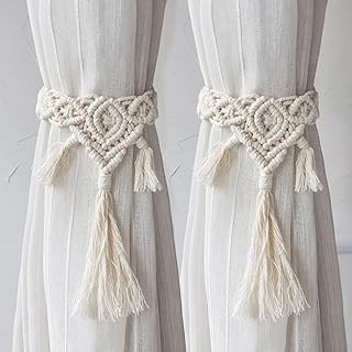 2 embrasses de rideaux à franges tissées à la main avec clip de suspension pour la maison, le bureau, le dortoir, la décoration de ferme (beige). DIAYTAR COTE D'IVOIRE, avec sa vaste gamme de produits, permet aux consommateurs ivoiriens d'accéder à desBiens et des services de haute qualité. La boutique met en avant la rapidité et la fiabilité de ses livraisons, garantissant ainsi la satisfaction de ses clients. Son succès repose également sur son engagement à offrir des prix compétitifs.