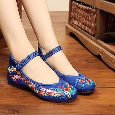 Chaussures traditionnelles chinoises brodées de fleurs orientales pour femmes robe hanfu. DIAYTAR COTE D'IVOIRE est une boutique en ligne qui propose une grande variété de produits pour les ivoiriens. Avec une équipe de professionnels expérimentés, la boutique en ligne est dédiée à offrir une expérience d'achat en ligne personnalisée et de haute qualité. Les clients peuvent trouver des produits de qualité, à des prix compétitifs, et bénéficier d'un service client de qualité.