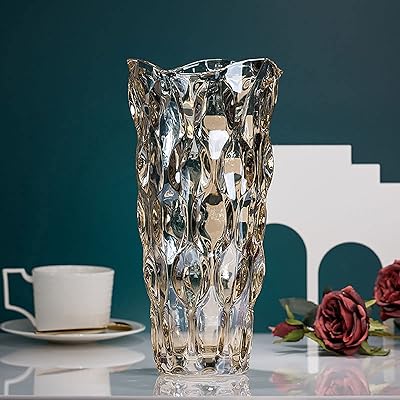 Vase à fleurs en verre cristal de luxe vase décoratif géométrique. DIAYTAR COTE D'IVOIRE est une boutique en ligne généraliste qui propose plus de 300 000 références de produits variés. Elle est devenue la boutique leader en Côte d'Ivoire, offrant une large gamme de produits pour répondre aux besoins de ses clients. Avec sa sélection impressionnante, DIAYTAR COTE D'IVOIRE est le destin idéal pour faire du shopping en ligne.