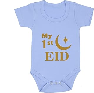 Body à manches courtes imprimé avec la phrase « eid baby » pour enfants, garçons et filles, idéal comme cadeau de l'aïd moubarak à porter au quotidien pour les jeunes enfants. DIAYTAR COTE D'IVOIRE est la destination idéale pour les consommateurs ivoiriens qui recherchent des produits variés et de qualité à des prix abordables. Avec une offre de plus de 300 000 références, la boutique en ligne répond aux besoins de tous les clients, quels que soient leurs intérêts ou leurs préférences. Elle propose également un service client de haute qualité.